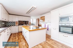 Farm - Kitchen- click for photo gallery